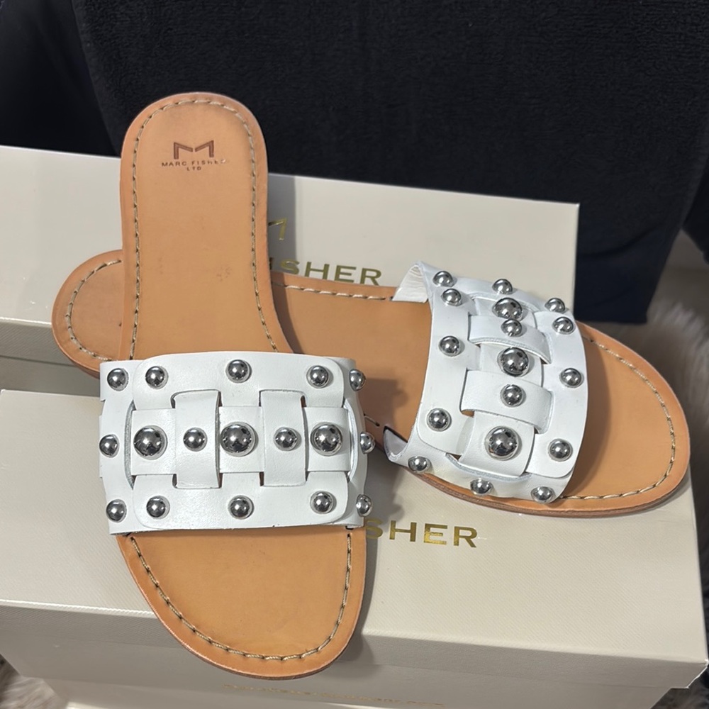 Marc Fisher White Tan Slide Sandals